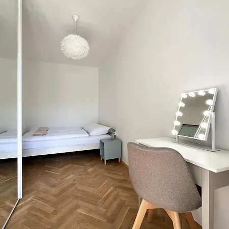 Sunny Near Centre Apartman *