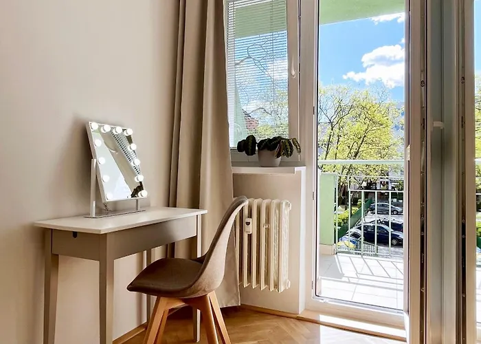 Sunny Near Centre アパート ブラチスラヴァ