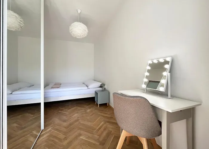 Sunny Near Centre アパート *